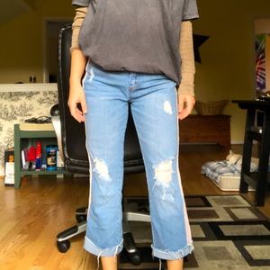 Wild Fable size 6 light-wash ripped jeans